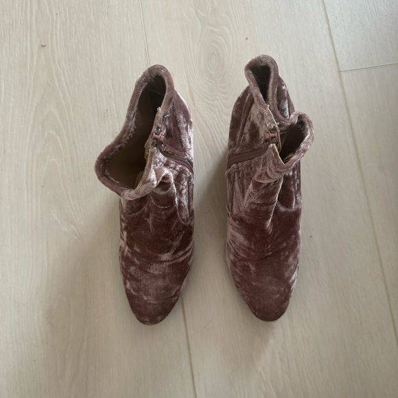 Steve Madden gaze velvet bootie - Picture 5 of 11